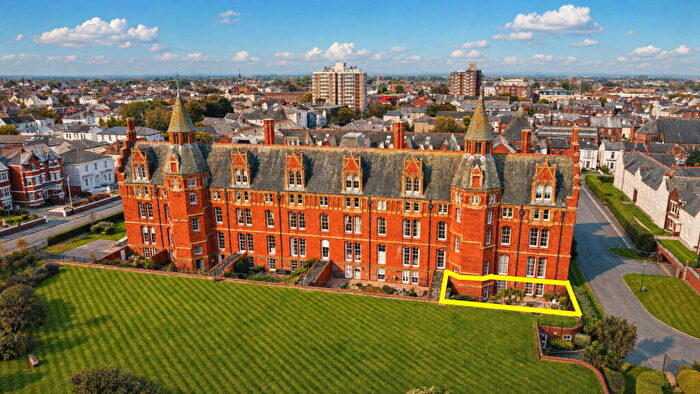 2 Bedroom Flat For Sale In Marine Gate Mansions, Southport, PR9