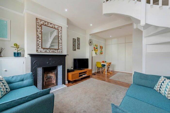 3 Bedroom Terraced House To Rent In Vansittart Road, Windsor, SL4