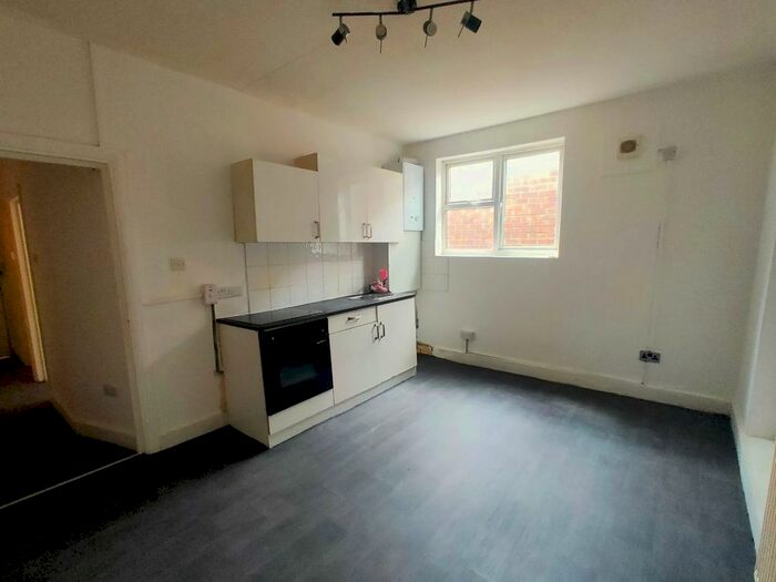 1 Bedroom Flat To Rent In West Green Road, London, N15