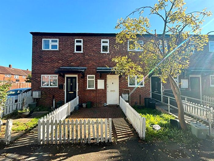 2 Bedroom Maisonette To Rent In Redwood Close, Uxbridge, UB10