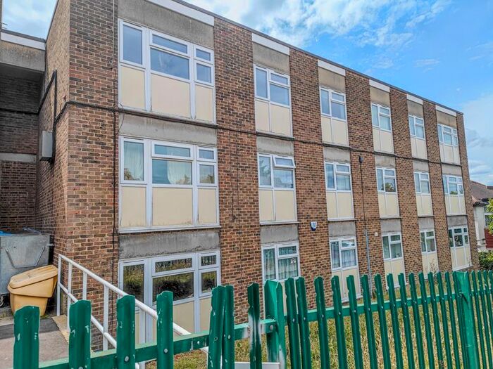 2 Bedroom Flat To Rent In Brent Road, Plumstead, London, SE18
