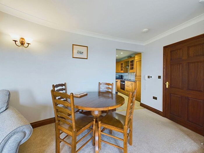 2 Bedroom Detached House For Sale In Green Acres, Par, PL24