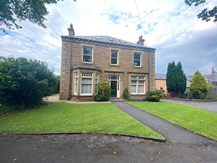 2 Bedroom Flat To Rent In King Street, Leeds, West Yorkshire, LS27