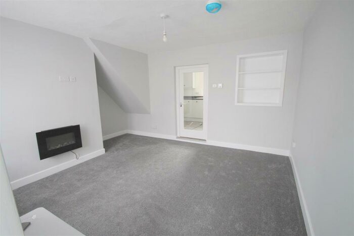 2 Bedroom Cottage To Rent In Soundwell Road, Kingswood, Bristol, BS15