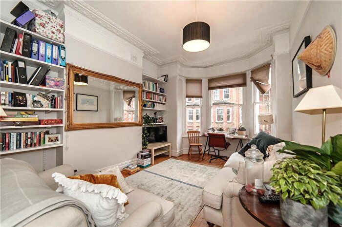 2 Bedroom Flat To Rent In Trent Road, London, SW2