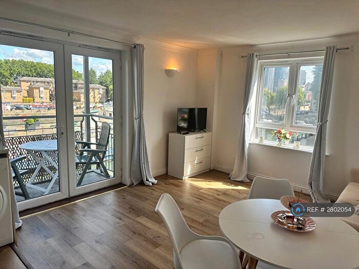 2 Bedroom Flat To Rent In Rainbow Quay, London, SE16