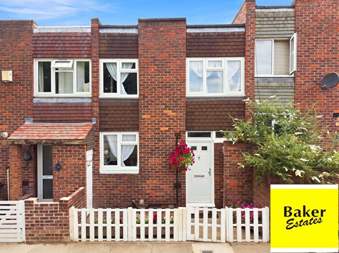 3 Bedroom Terraced House For Sale In Stanway Close, Chigwell, IG7