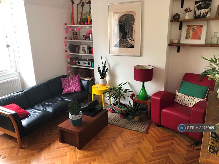 3 Bedroom Flat To Rent In Neptune House, London, SE16