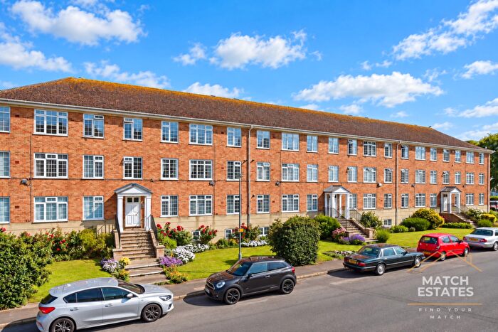 2 Bedroom Flat For Sale In Hume Court, South Road, Hythe, CT21