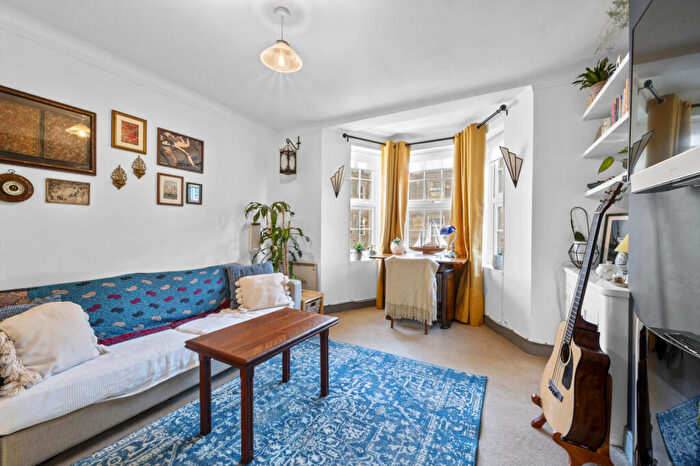 2 Bedroom Apartment For Sale In West Barnes Lane, New Malden, Raynes Park, KT3