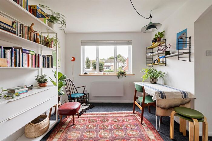 1 Bedroom Flat For Sale In Green Pond Close, Walthamstow, E17