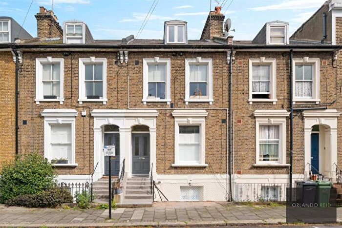 3 Bedroom Apartment To Rent In Flaxman Road, Camberwell, SE5