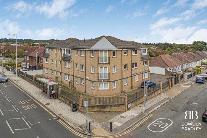 1 Bedroom Flat For Sale In New North Road, Hainault, IG6