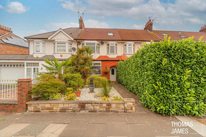 4 Bedroom Terraced House For Sale In Halstead Road, Winchmore Hill, N21