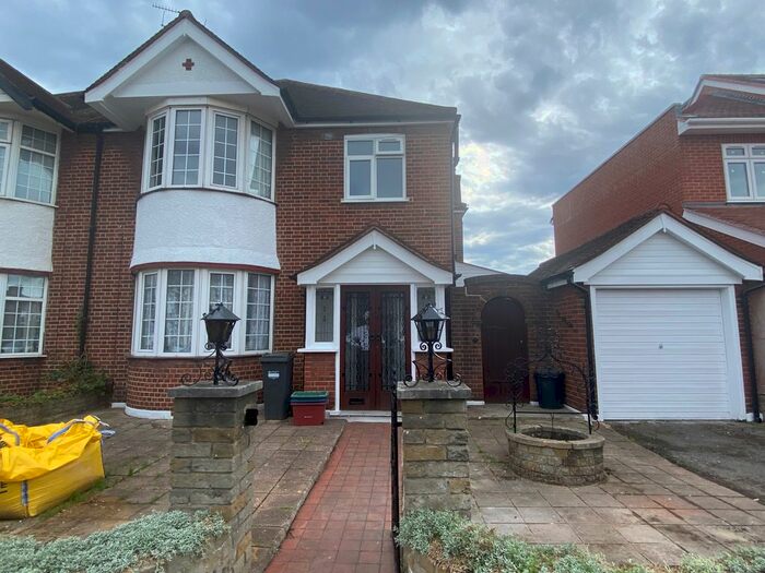 3 Bedroom Semi-Detached House To Rent In Roxborough Avenue, Isleworth, TW7