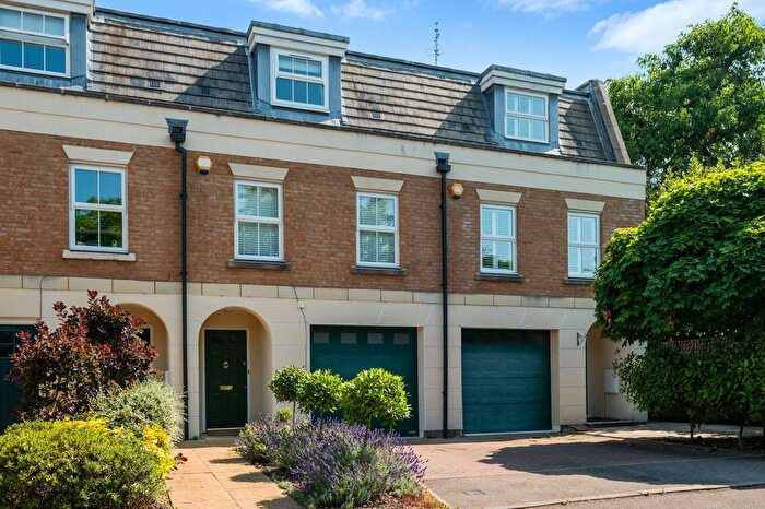 4 Bedroom Town House To Rent In Castle Mews, Weybridge, KT13