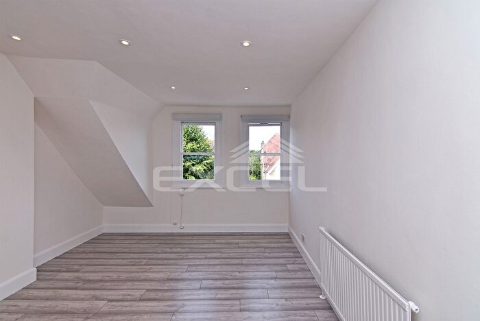 2 Bedroom Flat To Rent In Eton Avenue, Swiss Cottage, London, NW3