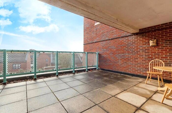 2 Bedroom Flat To Rent In Derby Road, Nottingham, NG7