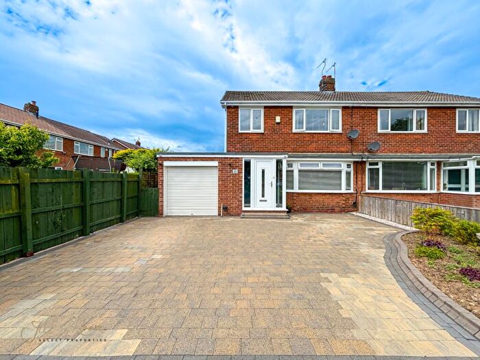 3 Bedroom Semi-Detached House For Sale In Warwick Drive, Concord, Washington, Tyne & Wear, NE37