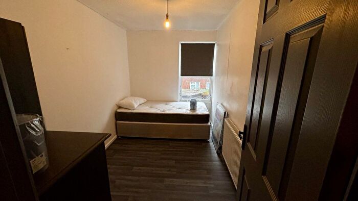 5 Bedroom Terraced House To Rent In Smock Walk, Croydon, CR0