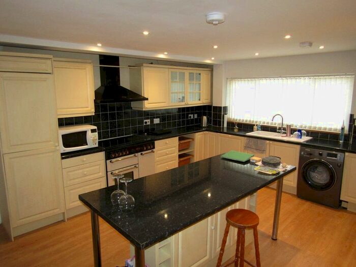 5 Bedroom Property To Rent In Bond Street, Sandfields, City Centre, Swansea, SA1