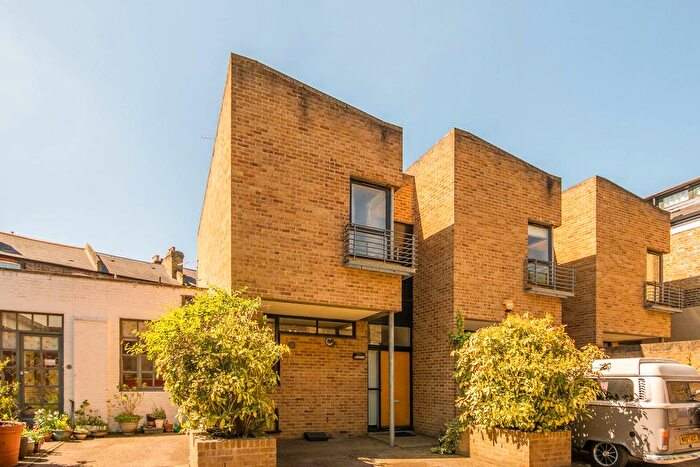 2 Bedroom Property To Rent In Carysfort Road, Stoke Newington, London, N16