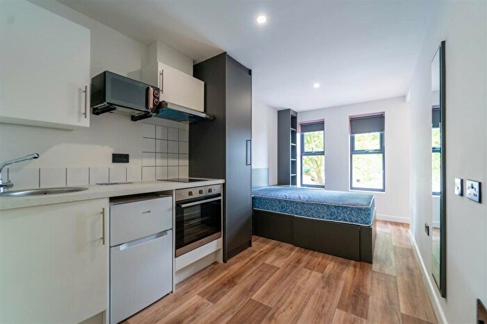 Apartment To Rent In Pershore Road, Stirchley, B30