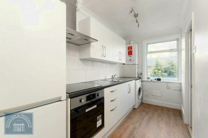 2 Bedroom Flat To Rent In Field Road, Forest Gate, E7