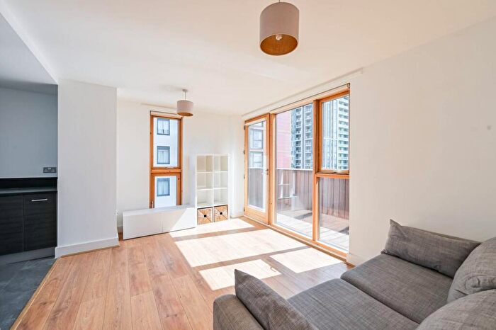 1 Bedroom Flat To Rent In Phoenix Heights West, Canary Wharf, London, E14