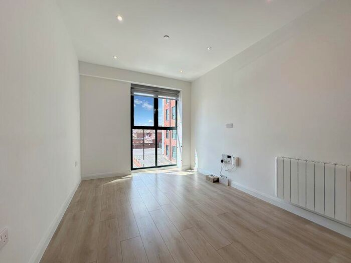 2 Bedroom Flat To Rent In Bath Road, Slough, SL1