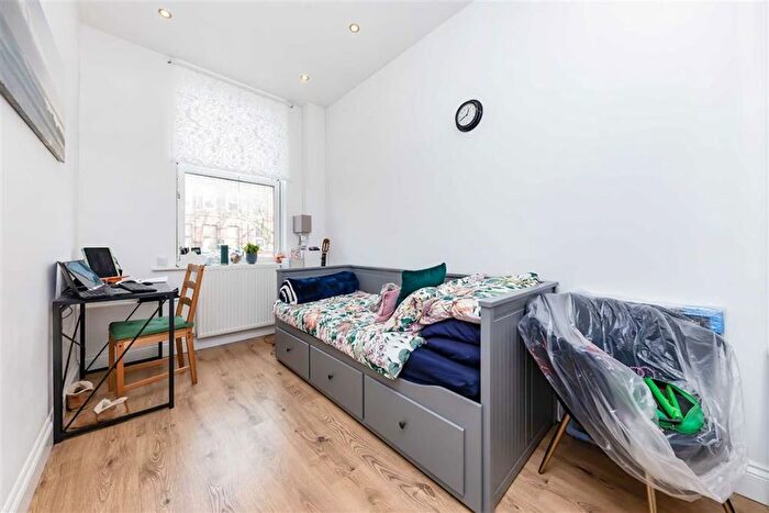 2 Bedroom Flat To Rent In Cricklewood Broadway, London, NW2