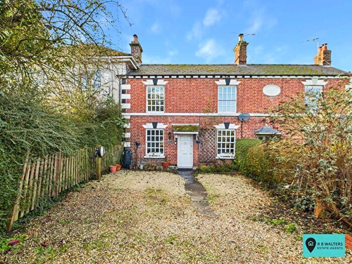 3 Bedroom Cottage For Sale In Clifton Place, Saul, GL2