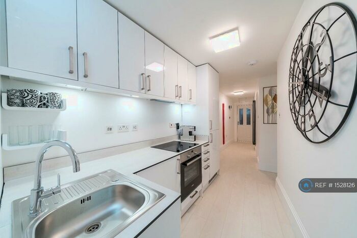 1 Bedroom Flat To Rent In Flaxman Road, London, SE5