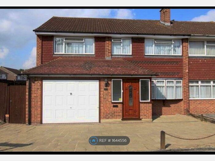 4 Bedroom Semi-Detached House To Rent In Bromley, Bromley, BR2