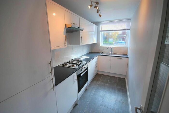 2 Bedroom Flat To Rent In Inglis Road, London, W5
