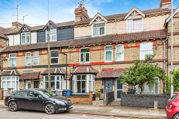 3 Bedroom Terraced House For Sale In Rockingham Road, Kettering, NN16