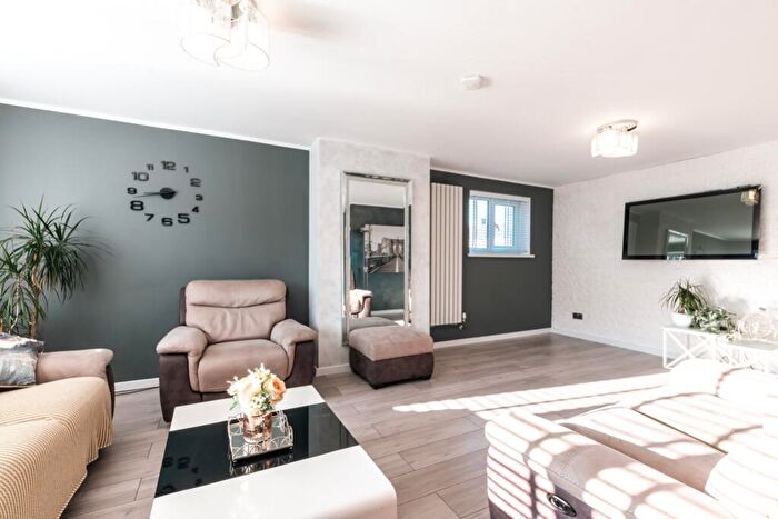 6 Bedroom Semi-Detached House For Sale In Cheriton Avenue, Southampton, Hampshire, SO18