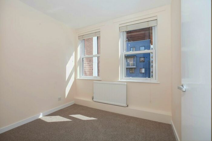 4 Bedroom Terraced House To Rent In Roscoe Street, EC1Y