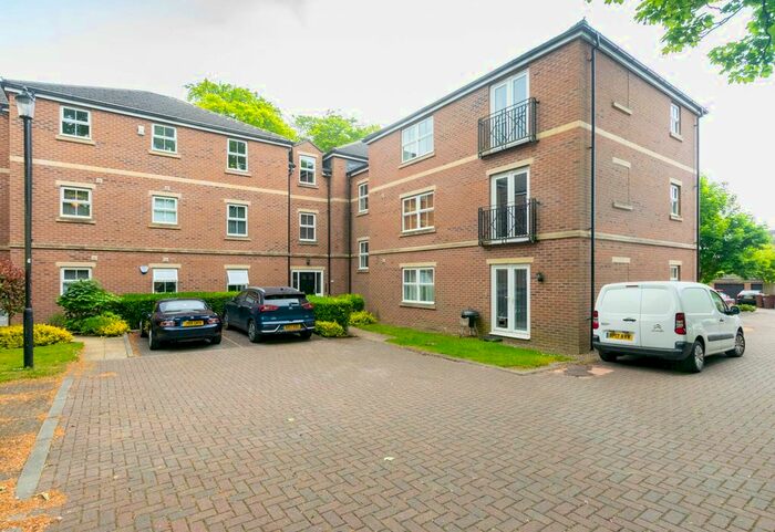 2 Bedroom Flat To Rent In Lawson Wood Court, Leeds LS6