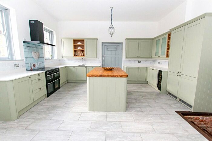 4 Bedroom Detached House For Sale In Watling Street, Hockliffe, Bedfordshire, LU7