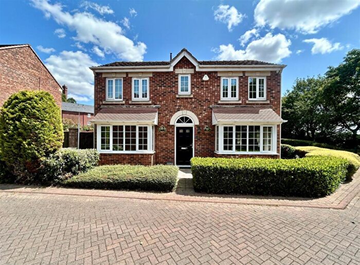 4 Bedroom Detached House For Sale In Castle Lodge Gardens, Rothwell, Leeds, LS26