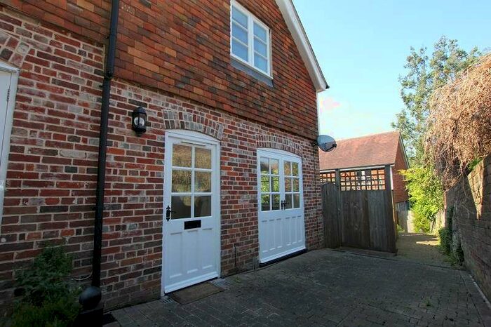 3 Bedroom Mews House To Rent In Abbey Mews, High Street, Battle, East Sussex. TN33