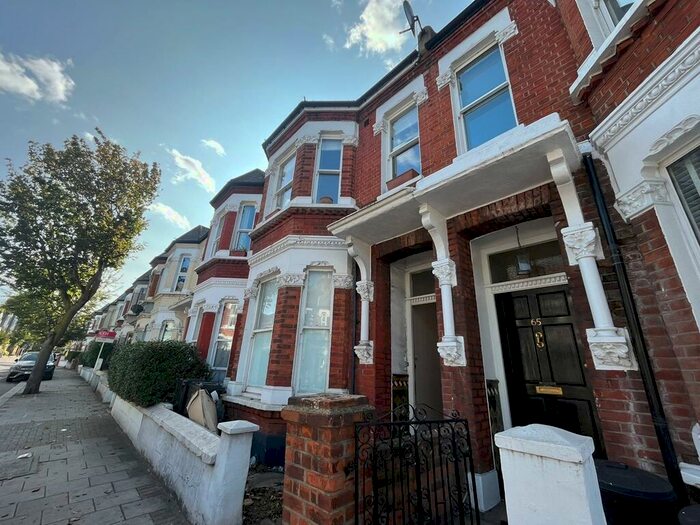 1 Bedroom Flat To Rent In Elspeth Road, Battersea, London, SW11