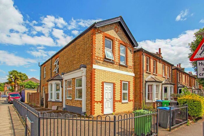 Studio To Rent In Villiers Road, Kingston Upon Thames, KT1