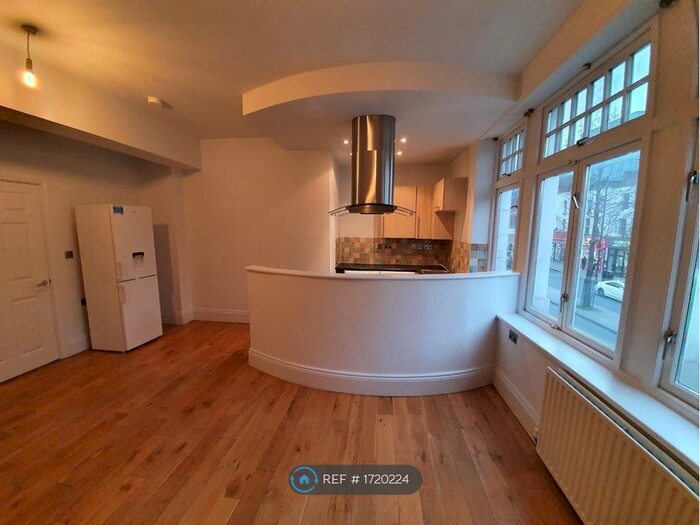 2 Bedroom Flat To Rent In Mare Street, London, E8