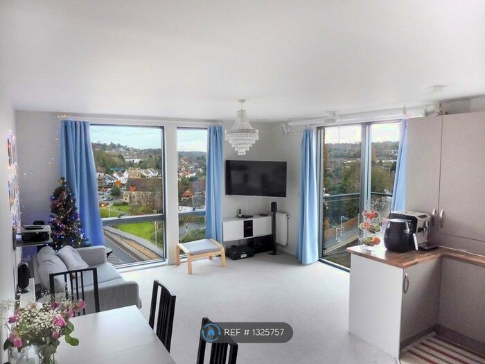 2 Bedroom Flat To Rent In Leaden Hill, Coulsdon CR5