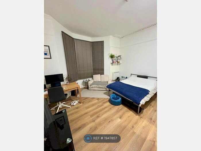 Studio To Rent In Ferme Park Road, London, N4