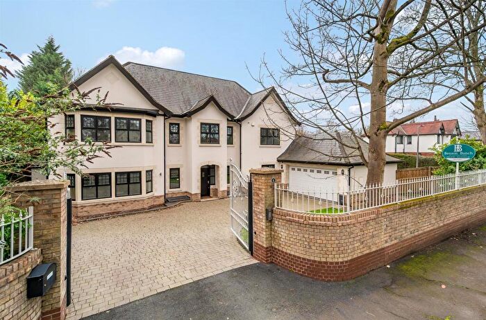 6 Bedroom Detached House To Rent In Broadway, Bramhall, SK7