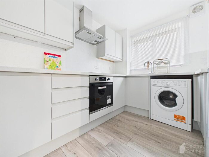 2 Bedroom Flat For Sale In Prestatyn Close, Stevenage, SG1