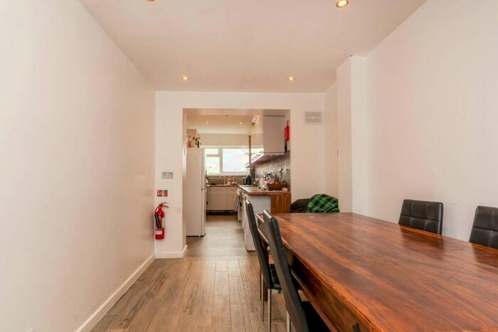 6 Bedroom End Of Terrace House To Rent In Guildford Park Avenue, Guildford, GU2